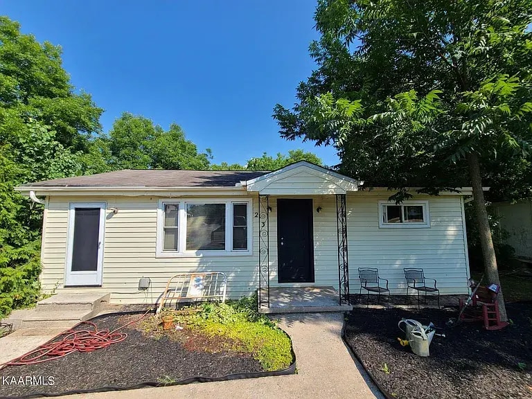 Photo - 213 Maryville Hwy