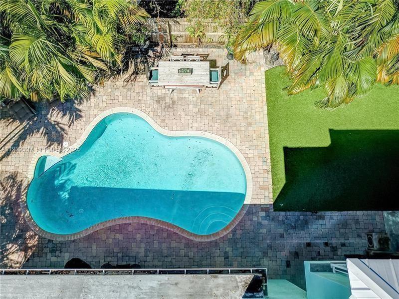 Photo - 801 NE 17th St