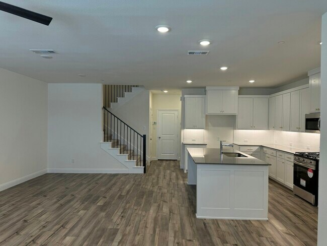 Photo - 2821 Jacaranda Dr