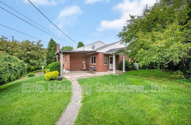 Building Photo - 290 W Ridge St