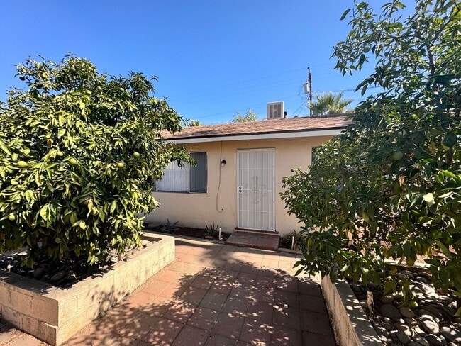 Building Photo - 728 N Palm Ave Unit 730 N. Palm Ave. Rental