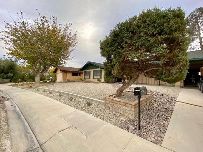 Updated 4 bed, 2 bath home with Dual Cooli... - Updated 4 bed, 2 bath home with Dual Cooli...