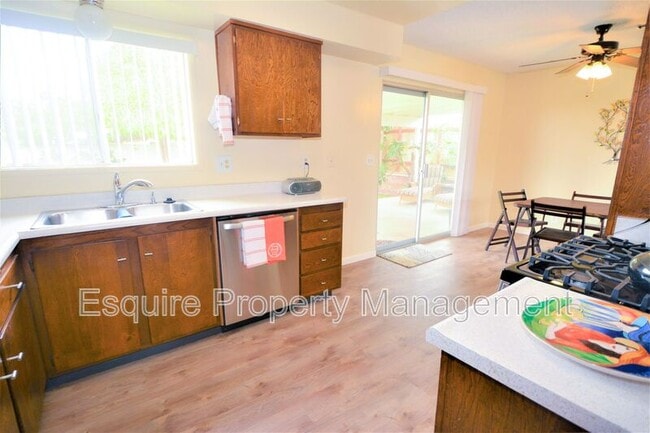 Photo - 609 Marsh Rondo