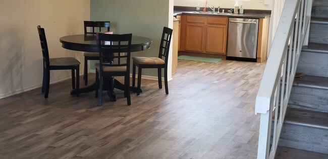 Photo - 19250 Hamlin St