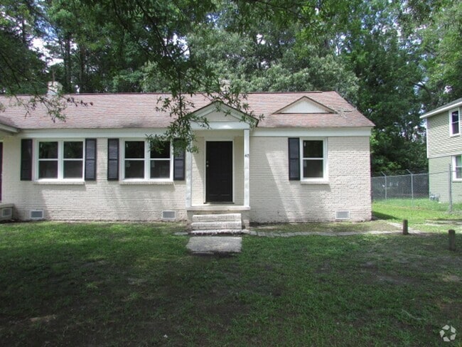 Building Photo - Spacious Three Bedroom Rental