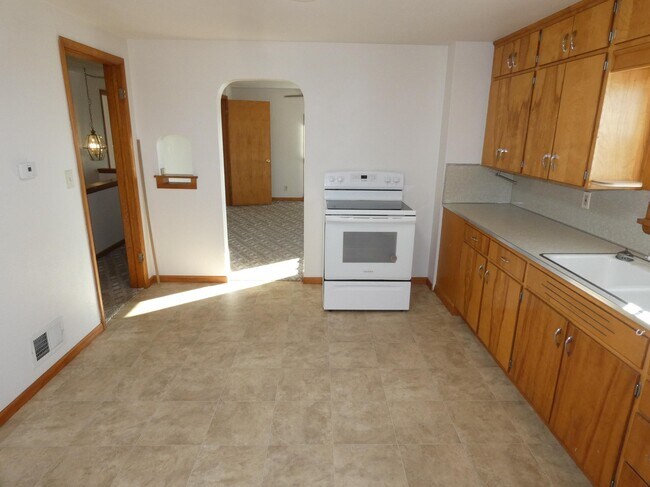 Photo - 137 N Wacouta Ave