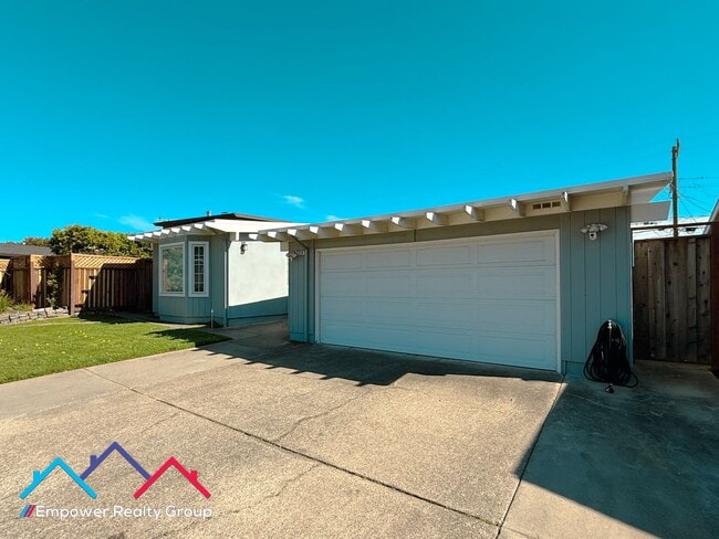 Building Photo - 3 bed 2 bath Single Family Home is Desired Millbrae Neighborhood