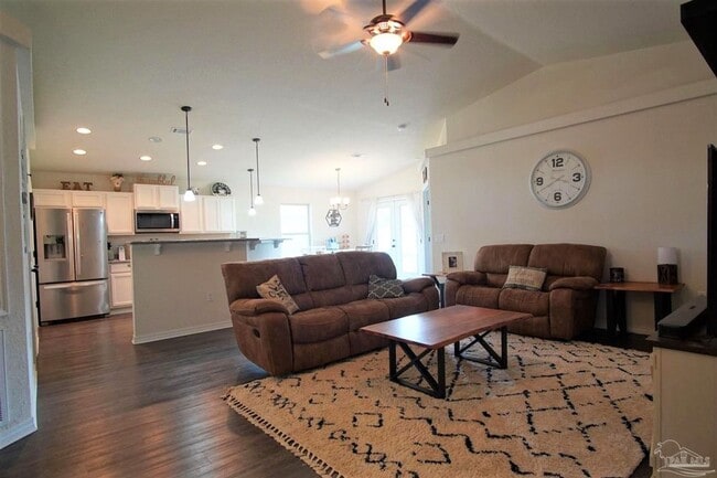 Photo - Popular Floor Plan, Almost New Home in Woo...
