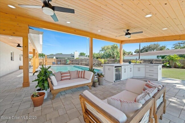 Photo - 555 Norwood Ct