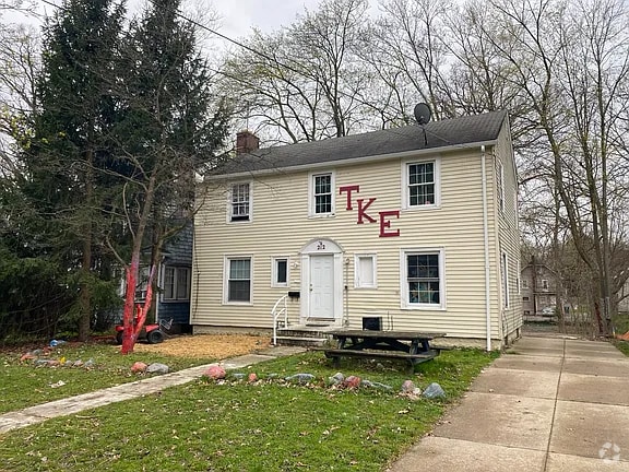 Building Photo - 212 University Dr Rental