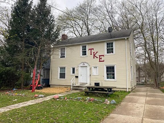 Photo - 212 University Dr House