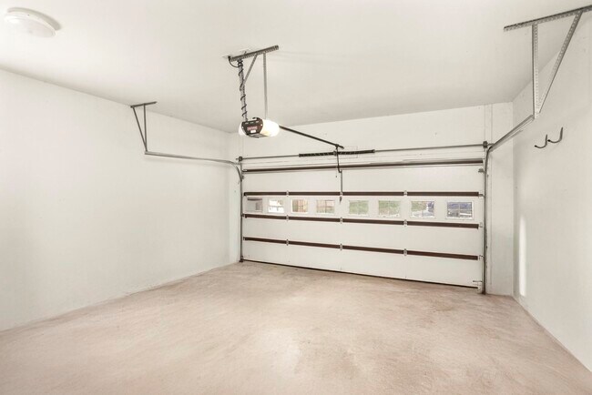 Photo - 942 Riverside Dr