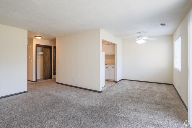 2BR, 1BA - 1,000SF
