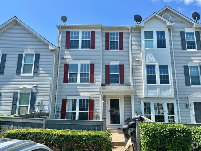Building Photo - Fantastic 3 Bedroom Townhouse in Wellingto...
