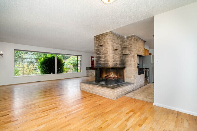 Photo - 2118 N 145th St