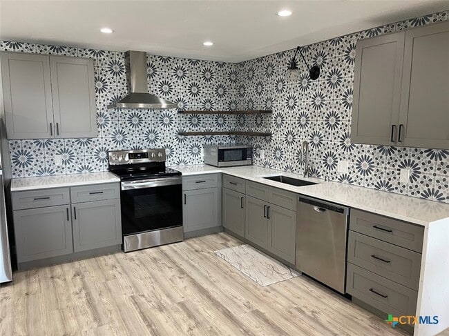 Photo - 744 Hill Top Dr