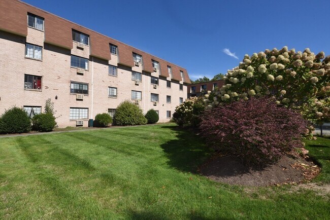 Photo - 135 Grove St Unit 133