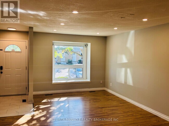 Photo - 39 - 577 THIRD STREET