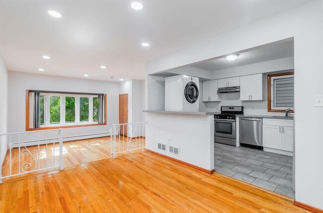 145 Hobart Ave