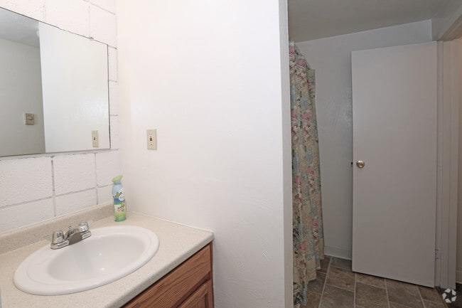 1BR - Bathroom