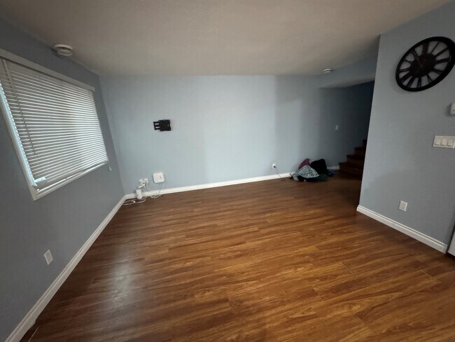 Photo - 804-888 88 Ave