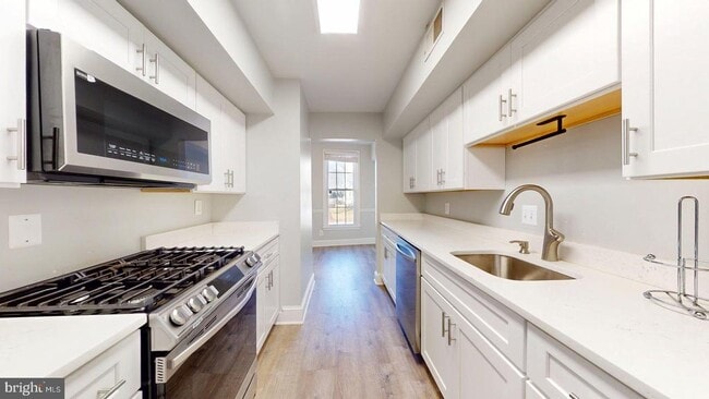 Photo - 2011 N Oakland St