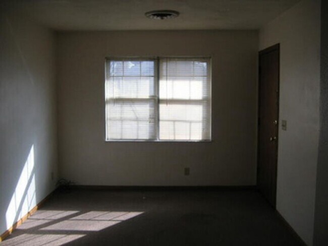 Photo - 831 Strong Unit A