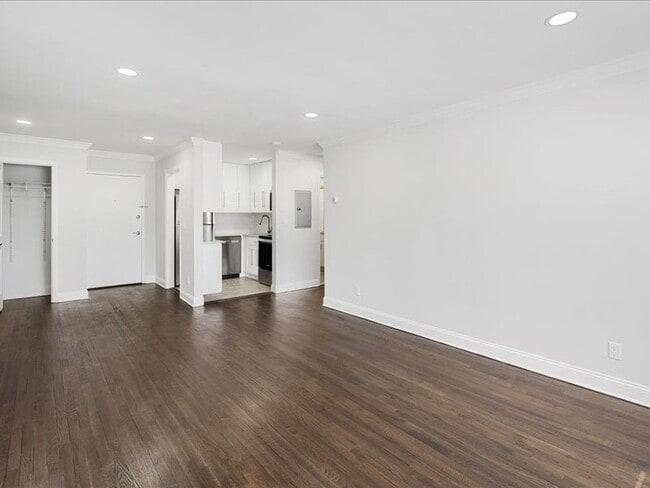 40 Roseland Avenue