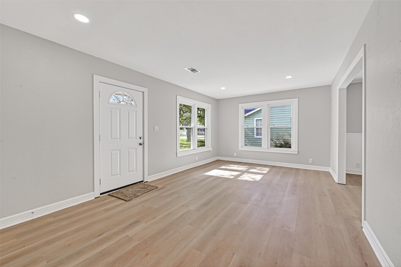 Photo - 729 Loggins Dr