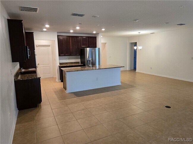 Photo - 1 Greenpark Blvd