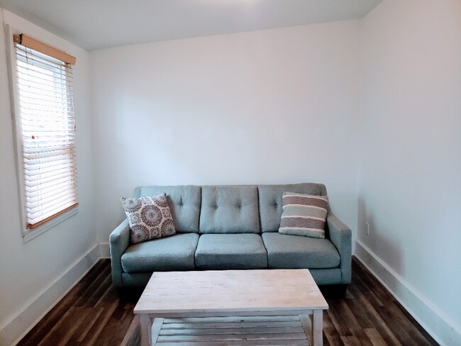 Photo - 628 William St