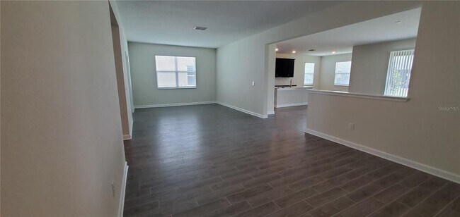Photo - 2077 Camden Loop