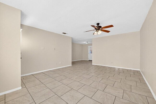 Photo - 3225 Crites St Unidad 102