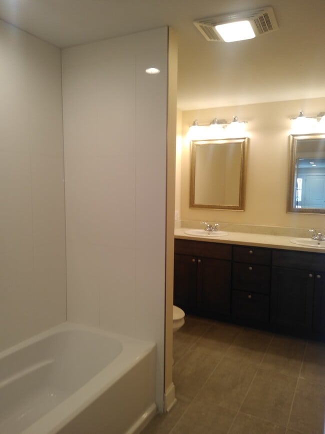 Photo - 9540 Stroelitz St Unidad 9540