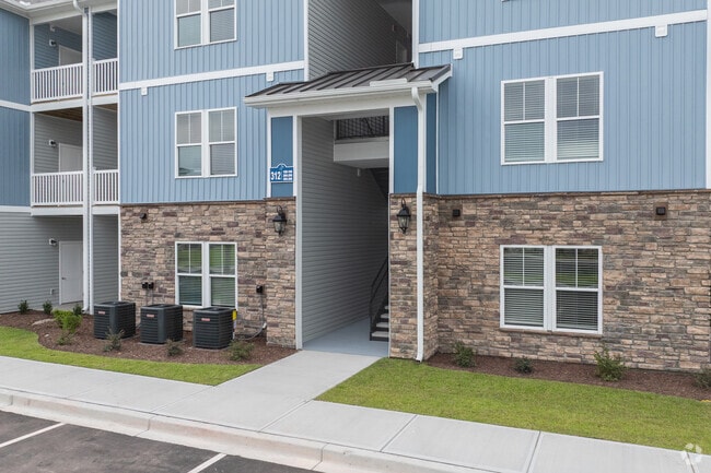 Entrada del edificio - Pelican Crossing