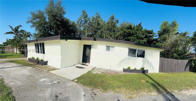 Photo - 17521 NE 4th Ave