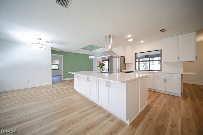 Photo - 1250 Riverbend Dr