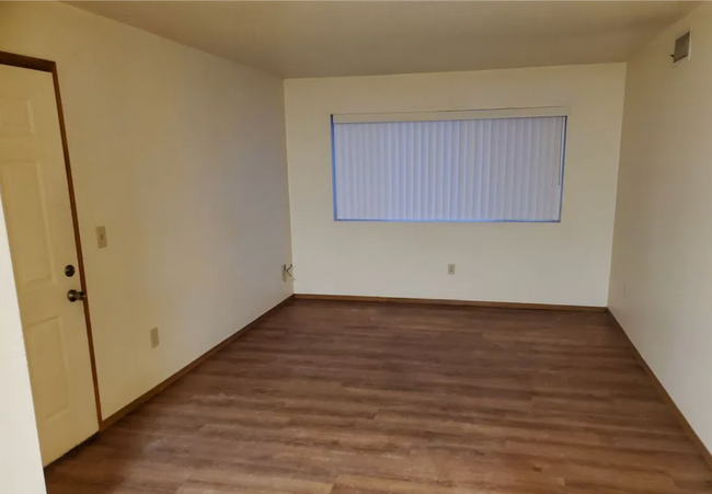 Photo - Bright and Cozy 1 Bedroom Upper Unit! Unit 811 - Apt 2 (Upper)