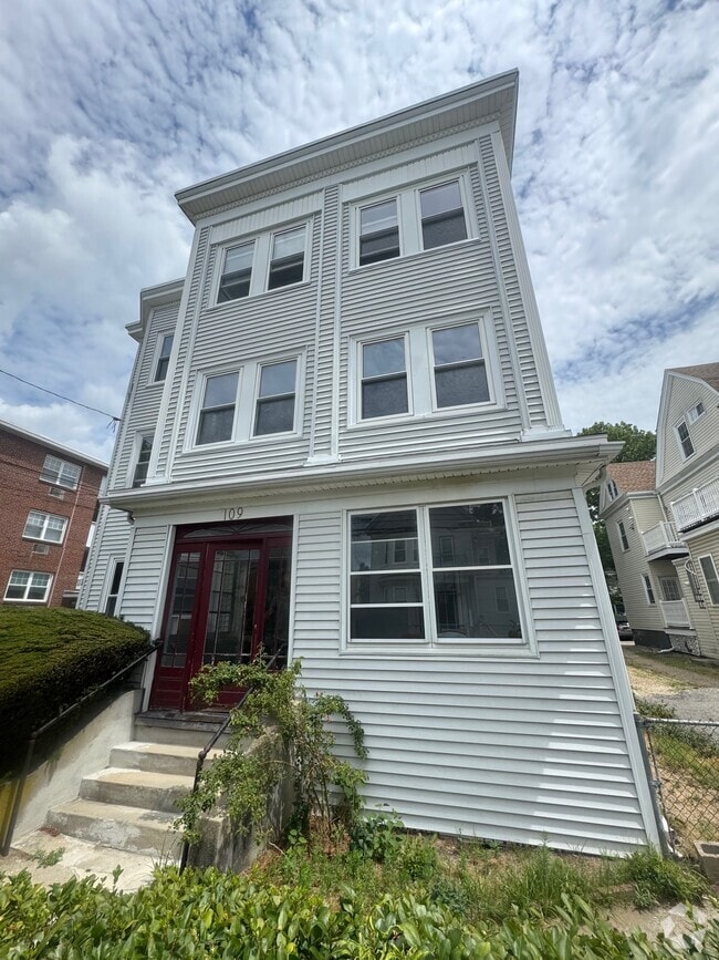Building Photo - 109 Orchard St Unit 2 Rental