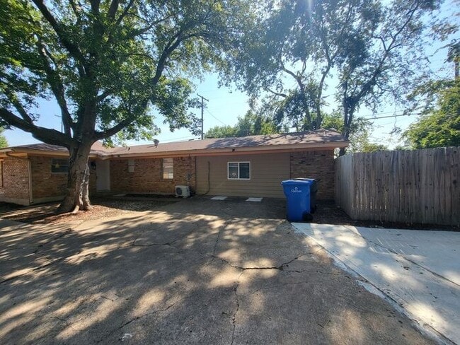 Photo - 1503 E Wells Ave