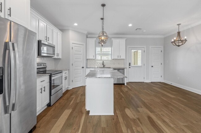 Photo - 850 W Sallier St