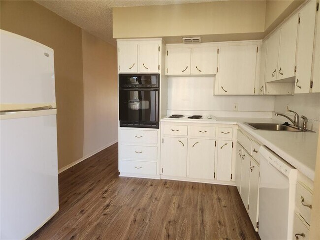 Photo - 2402 Ecuadorian Way Unit 30