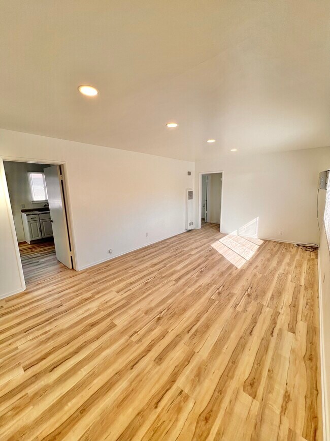 Photo - 6015 Cahuenga Blvd Unit #