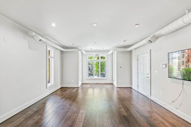 Building Photo - Modern U Street Condo | 2 Bed | 2 Bath | 1000 Sf | Large Balcony | 1 Parking Space Unit 4