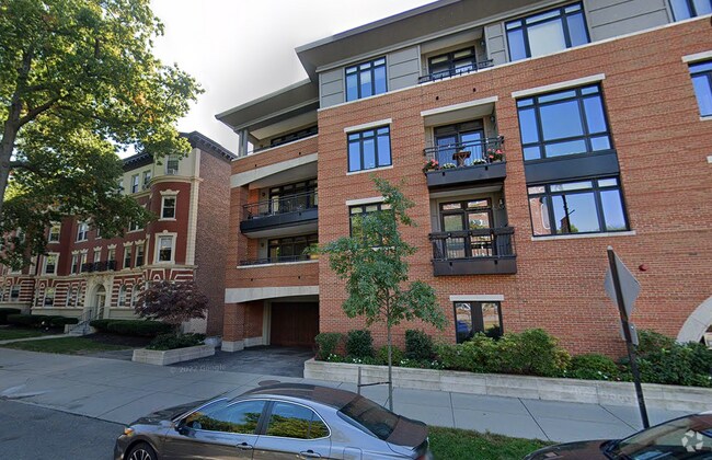 Building Photo - 1601 Beacon St Unit 403 Rental