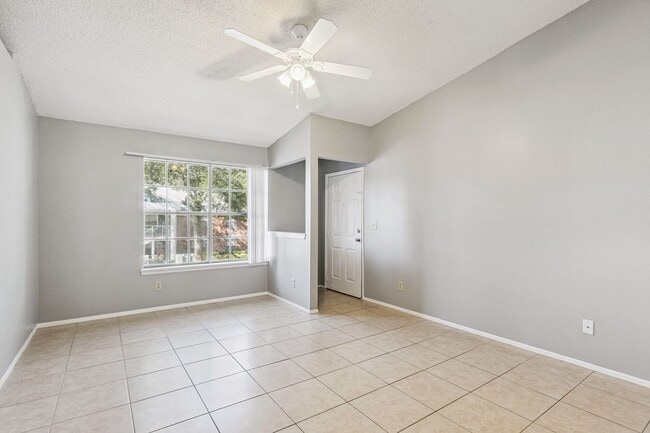 Photo - 5461 Lake Margaret Dr Unidad H 108