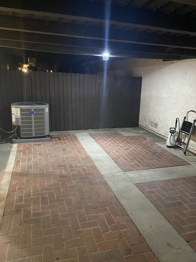 Photo - 851 Hartford Ln