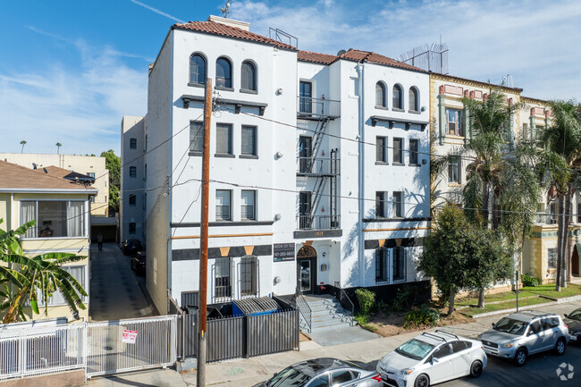 Building Photo - Chateau Los Feliz Rental