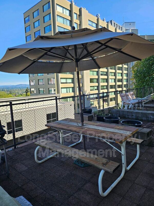 Photo - 772 SW Broadway Dr