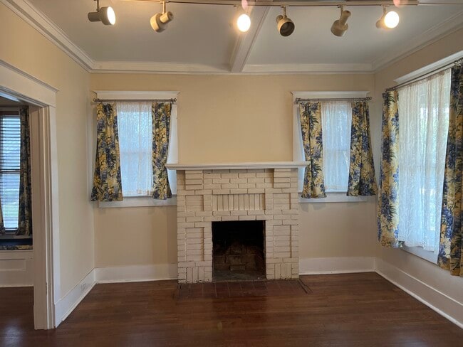 Photo - 946 W Gramercy Pl